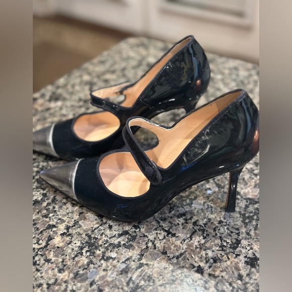 Manolo Blahnik Patent Leather Silver Cap-Toe Mary Jane Pumps - Size 35.5 - Picture 4 of 9